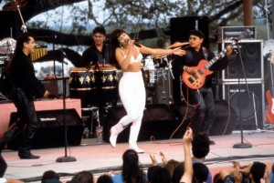 Jennifer Lopez wears white outfit during performance of 'Como La Flor ...