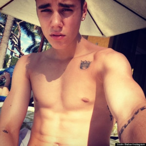 Justin Bieber's Abs Are On Full Display During His New Year's 'Vacay ...