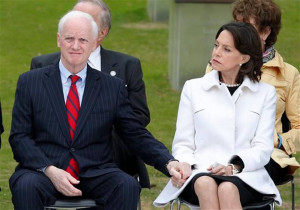 Gov Frank Keating left holds the hand of his wife Cathy Keating