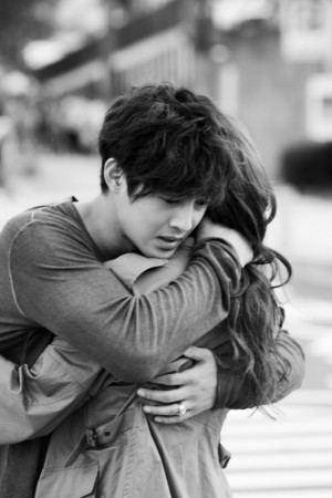... passionate love for his woman, Lee Dan Bi (played by Jung Yoo Mi