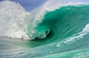 Vague de lannée 20111 Nathan Fletcher surfe la vague de lannée à ...