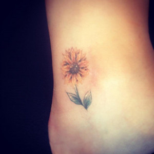 Teeny tiny sunflower tattoo. Copyright Jess Parry Tattoos Really cute ...