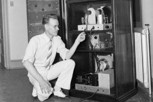 Philo T. Farnsworth demonstrating his TV unit for the press in 1935 ...