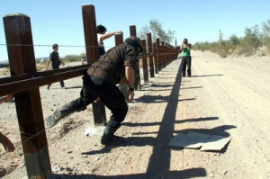 Subcomandante Marcos crosses the border without permission