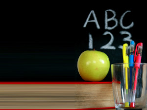 Chalkboard_with_a_green_apple_and_pens_backgrounds