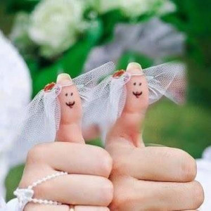 two brides thumbs up!