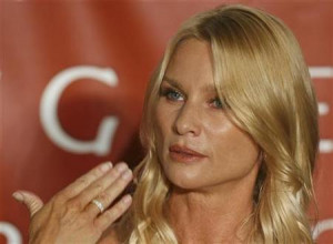actress Nicollette Sheridan playing Edie Britt in the TV series ...