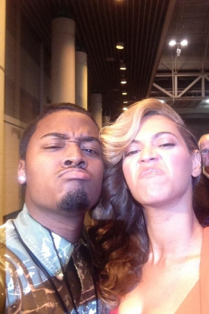 22 Hollywood Celebrities who make epic selfies of all time