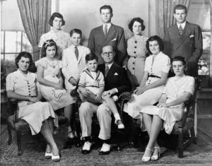 joseph p kennedy and his wife rosemary kennedy pose with their nine ...