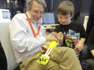 Fropki] 3D-Print Superhero Prosthetic Arms For Kids