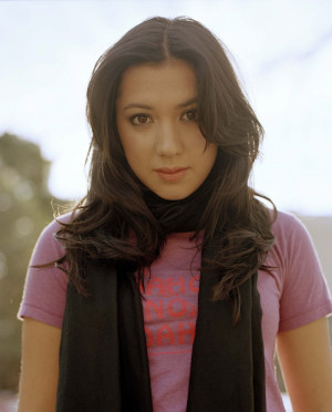 Michelle Branch Hairstyle, Makeup, Dresses, Shoes and Perfume