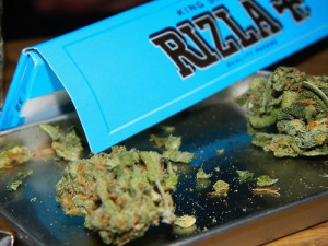 the lyrics, visit “Loud Ft Benny Banks” by Mac Miller (Ft. Benny ...