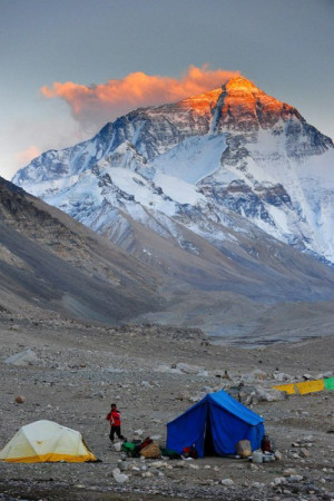 ... athlete climbing Everest tents k2 ice climbing mt everest brr moutnain