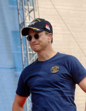 GARY-SINISE-3-gary-sinise-25833865-849-1093.jpg