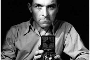 photographer-robert-doisneau-autoportrait-au-rolleiflex-1947