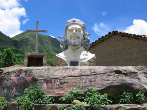 Escultura popular del Che en La Higuera