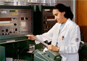 Dr Rosalyn Yalow in her lab at the Bronx VA Medical Center
