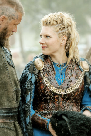 Ragnar & Lagertha Vikings 301 “Mercenary” ©Vikings Season 3