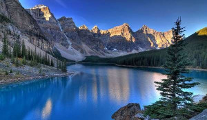 Valley of the Ten Peaks, Moraine Lake in Alberta, Canada