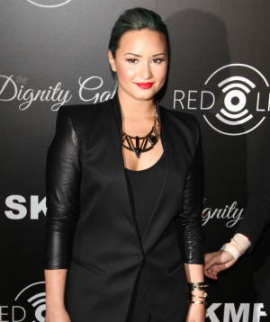 Demi Lovato Reveals How Serenity Prayer Book Chapter Helps With Her ...