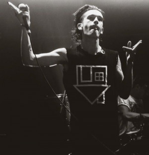 love how the 1975 and the neighbourhood wear each others merch ...