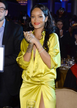 ... Rihanna en robe Alexandre Vauthier pour la soirée de Pré-Grammy 2014