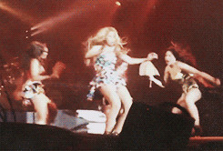 Beyonce performing 'Grown Woman' in Paris
