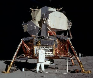 Apollo 11 Crew Saw UFO says Aldrin