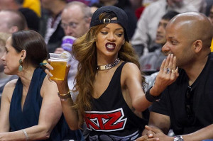 RIhanna-Clippers-Lakers-April-2013
