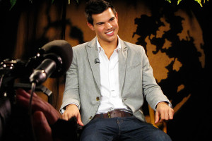 Taylor Lautner Behind The...