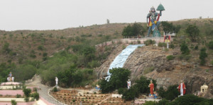 File:Hill in Prashanthi Nilayam with statues of Hanuman, Krishna ...