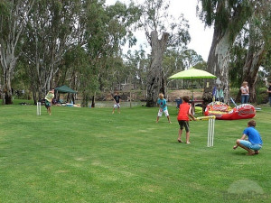 kids-playing-cricket-in-the-park-mathoura.jpg