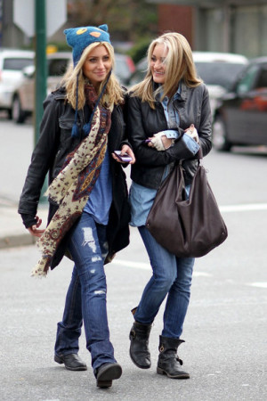 Amanda+Michalka+Aly+AJ+Michalka+Go+Shopping+5q_tFoxs_I5l.jpg