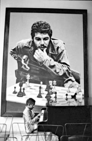 with poster of Che Guevara playing chess in background. Matanzas, Cuba ...