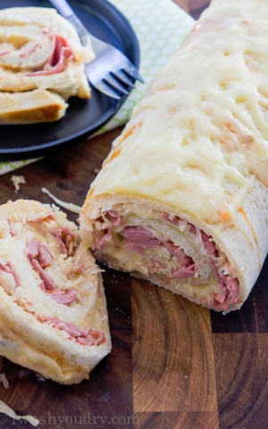 Reuben Pizza Roll IF YOU LOVE REUBENS THEN YOU HAVE TO MAKE THIS! IT ...