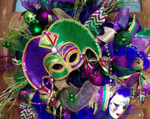 Mardi Gras Wreath with Sequin Jeste r Mask ...