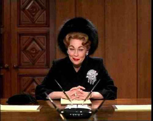 Faye-Dunaway-as-Joan-Crawford-in-Mommie-Dearest.jpg
