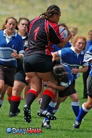 Large_woman_playing_Rugby