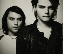 frank-iero-gerard-way-mcr-my-chemical-romance-256008.jpg