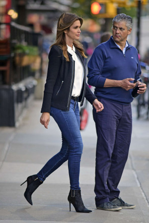 Thread: Cindy Crawford in Tight Jeans