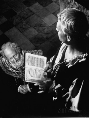 ... -as-polonius-with-sir-laurence-olivier-as-hamlet-in-hamlet.jpg