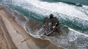 nights in rodanthe...how does this house stay intact with all the ...