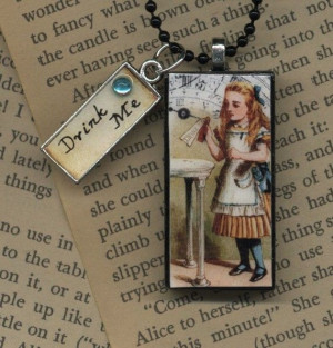 ... quotes charm... Comes with 15 interchangeable quotes. I WANT