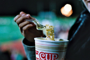 tenso-bokeh-cup-of-noodles-food-girl-ramen-Favim.com-65463.jpg