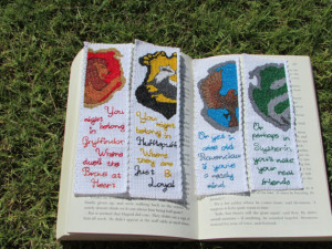 Harry Potter Hogwarts house crests quote bookmark set (Gryffindor ...