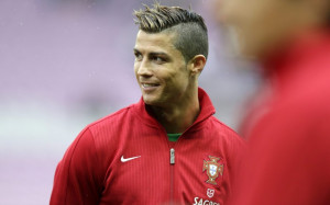Cristiano Ronaldo aime rester cheveux généralement droite et peu qui ...