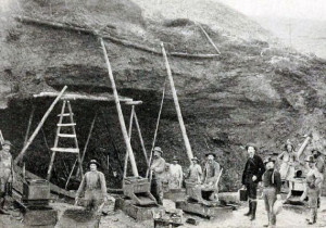 Gold Mining In The 1800s Klondike-mining-1899