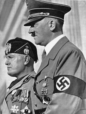 Da sinistra Benito Mussolini e Adolf Hitler,