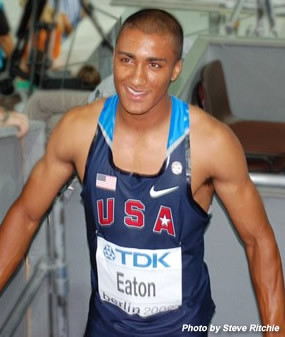 BBC Sport - Ashton Eaton breaks decathlon world record at US Olympic ...