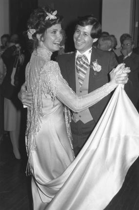 Actress Linda Carter marries Robert Altman in 1984